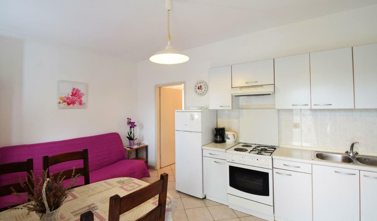 Apartmani 4 Palme Starigrad Paklenica Exterior photo