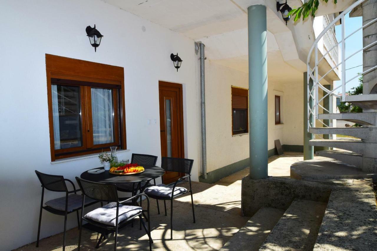 Apartmani 4 Palme Starigrad Paklenica Exterior photo